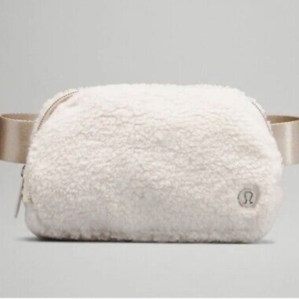Lululemon everywhere belt bag 1L (opal white fleece/sherpa)